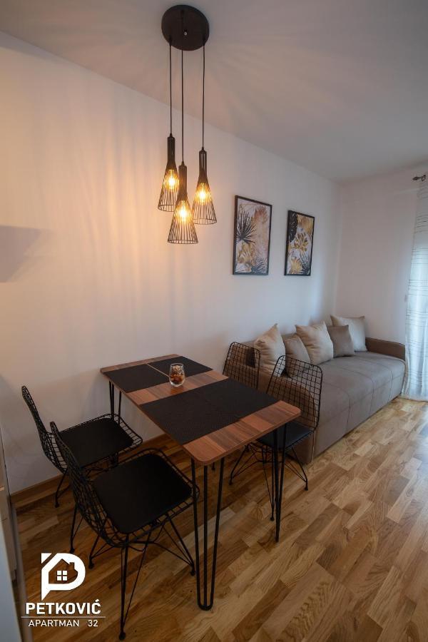 Petkovic Apartmani Studio32 Jagodina Exterior foto